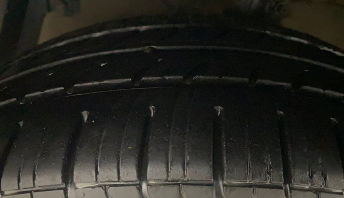 2016 Maruti Ciaz ZXI AT, Petrol, Automatic, 98,888 km, Left Front Tyre Tread