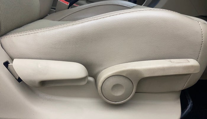 2016 Maruti Ciaz ZXI AT, Petrol, Automatic, 98,888 km, Driver Side Adjustment Panel