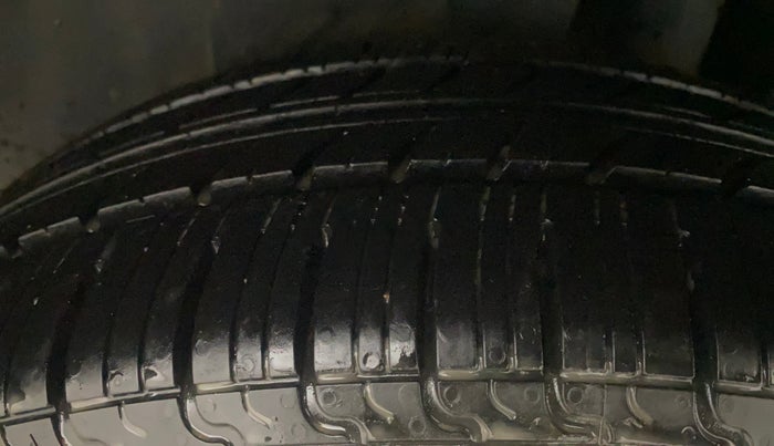 2016 Maruti Ciaz ZXI AT, Petrol, Automatic, 98,888 km, Left Rear Tyre Tread