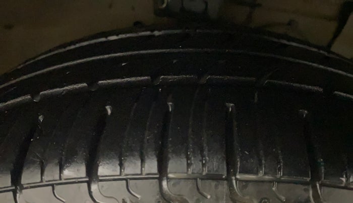 2016 Maruti Ciaz ZXI AT, Petrol, Automatic, 98,888 km, Right Front Tyre Tread