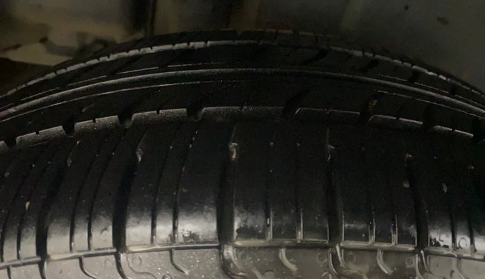 2016 Maruti Ciaz ZXI AT, Petrol, Automatic, 98,888 km, Right Rear Tyre Tread