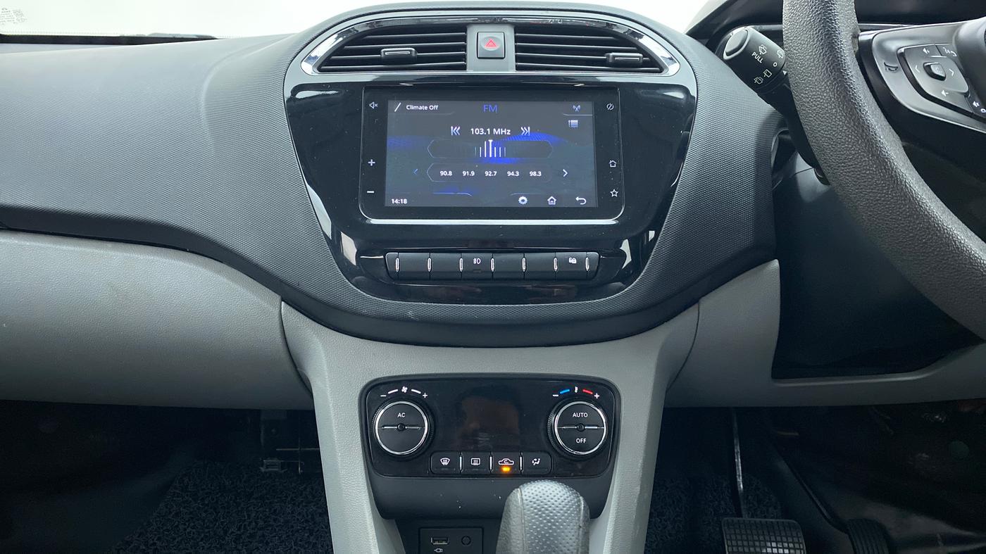2020 Tata Tiago XZA+ DUAL TONE 1.2RTN, Petrol, Automatic, 34,587 km, Air Conditioner