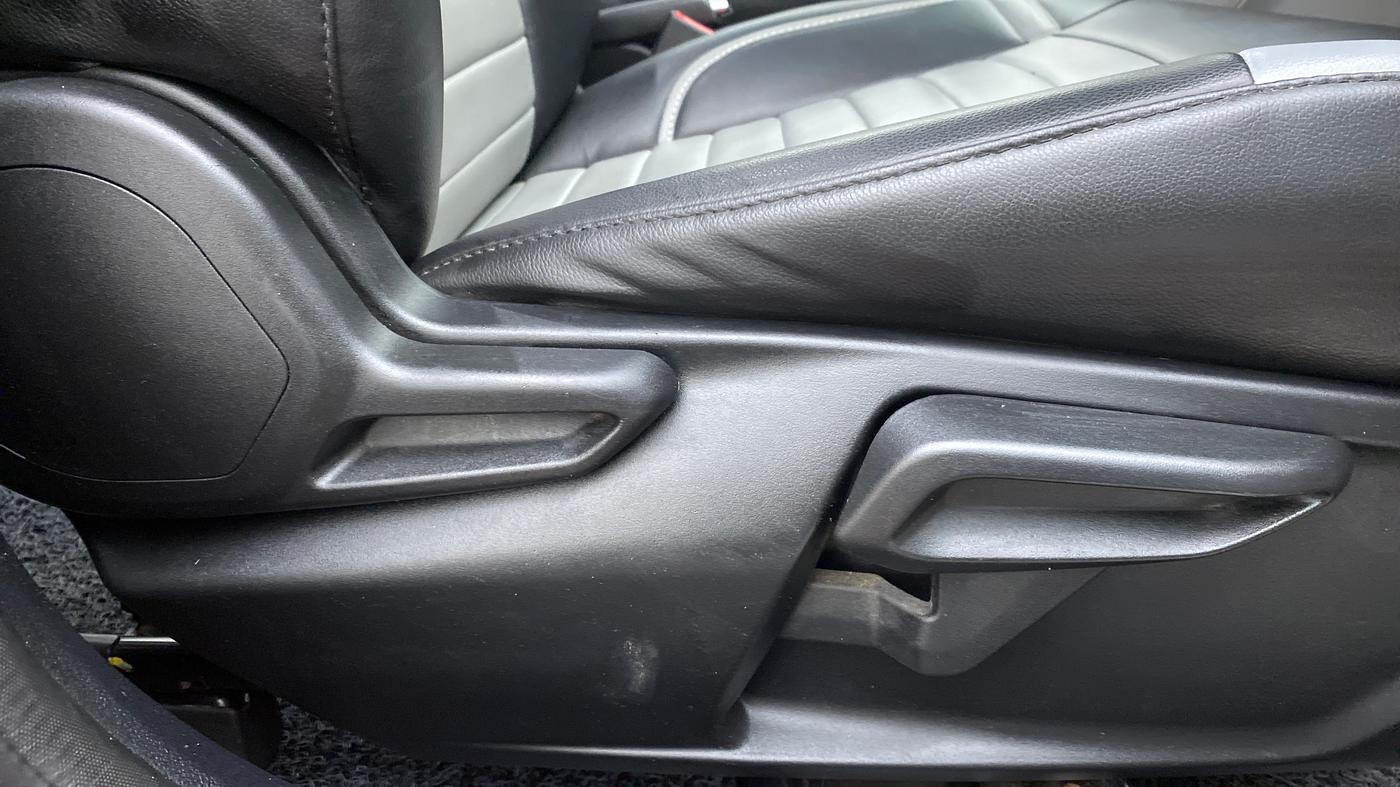 2020 Tata Tiago XZA+ DUAL TONE 1.2RTN, Petrol, Automatic, 34,587 km, Driver Side Adjustment Panel
