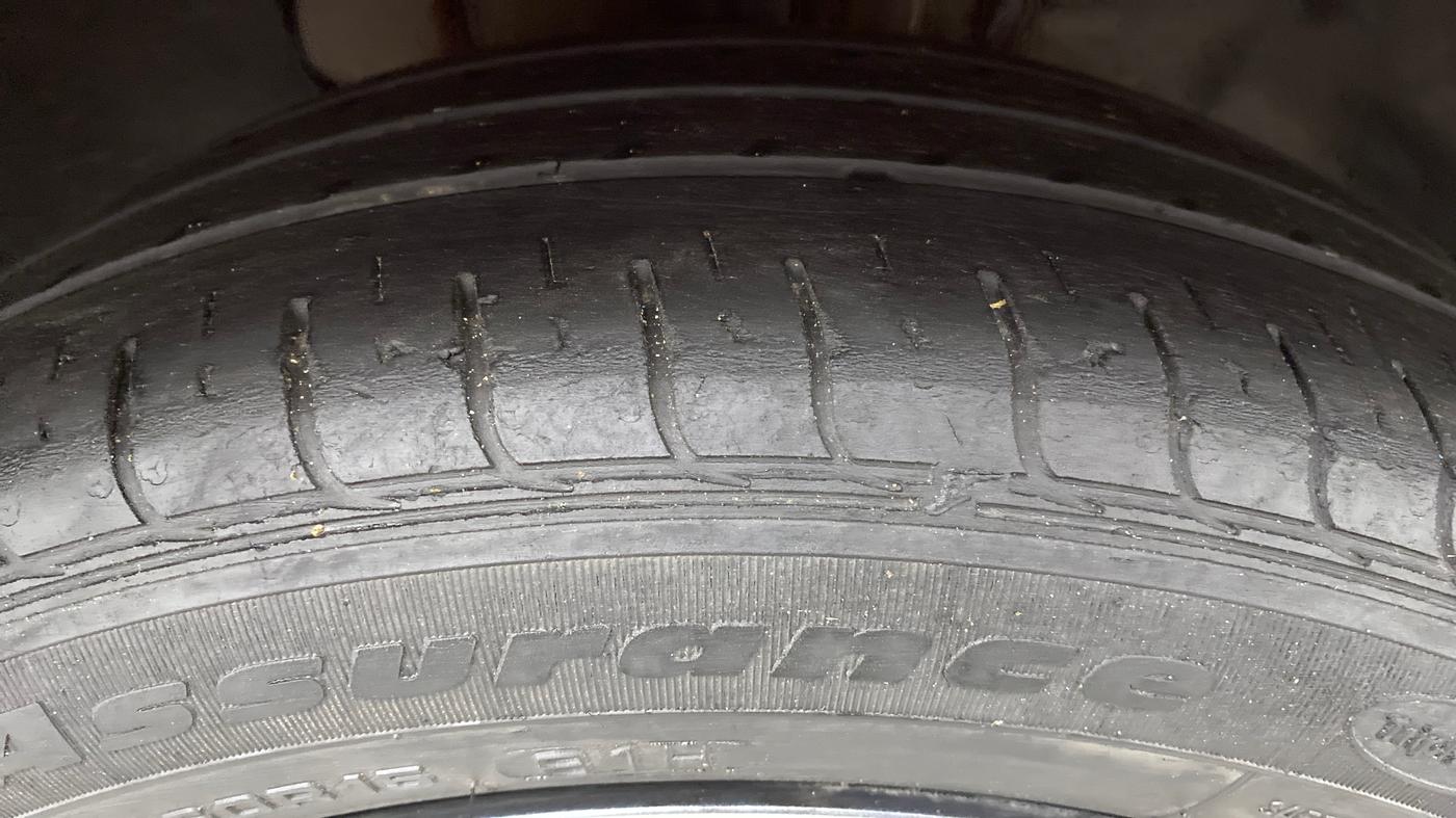 2020 Tata Tiago XZA+ DUAL TONE 1.2RTN, Petrol, Automatic, 34,587 km, Right Front Tyre Tread