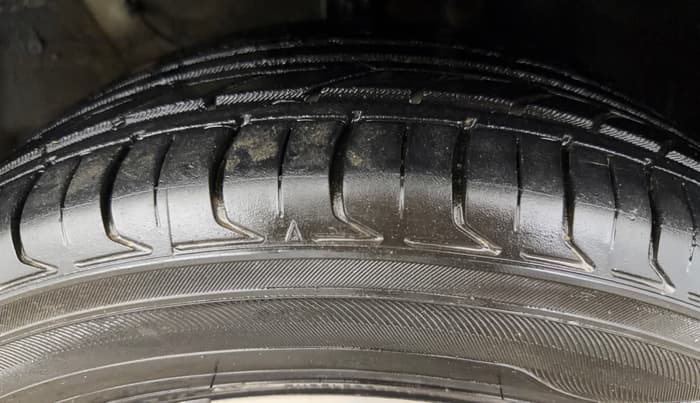 2021 KIA SONET HTX 1.5, Diesel, Manual, 99,945 km, Right Front Tyre Tread