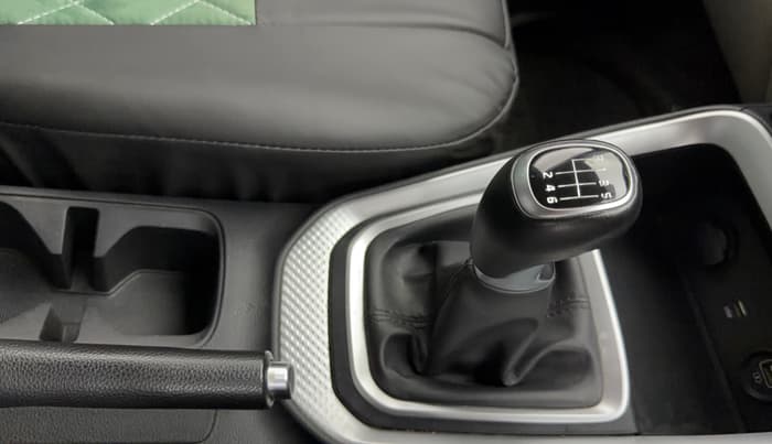 2021 KIA SONET HTX 1.5, Diesel, Manual, 99,945 km, Gear Lever