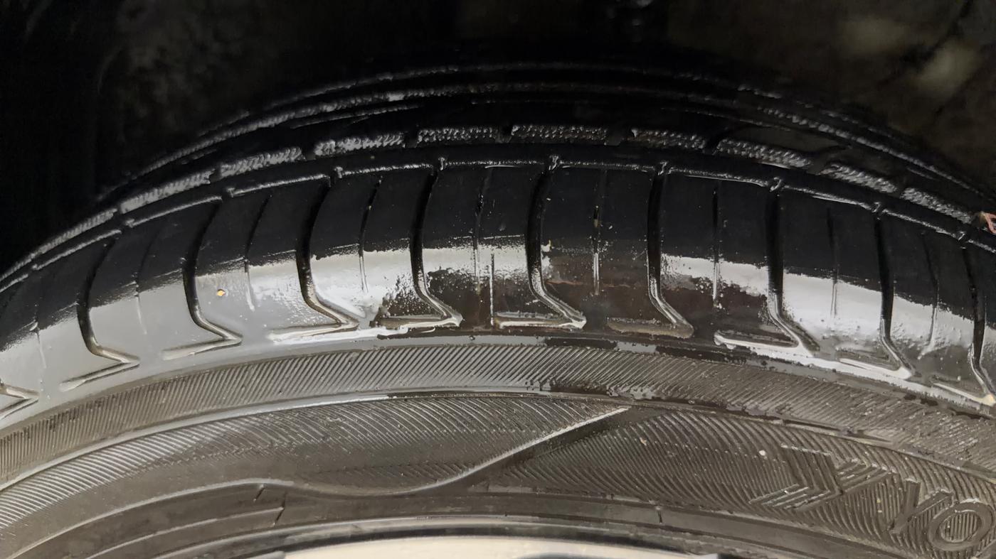 2021 KIA SONET HTX 1.5, Diesel, Manual, 99,945 km, Left Front Tyre Tread