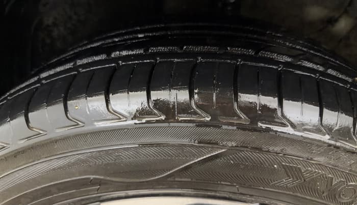 2021 KIA SONET HTX 1.5, Diesel, Manual, 99,945 km, Left Front Tyre Tread
