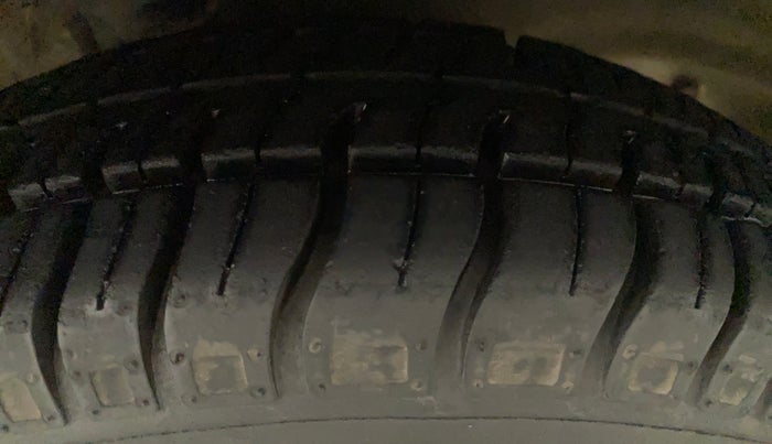 2015 Maruti Alto 800 VXI, Petrol, Manual, 30,793 km, Left Front Tyre Tread