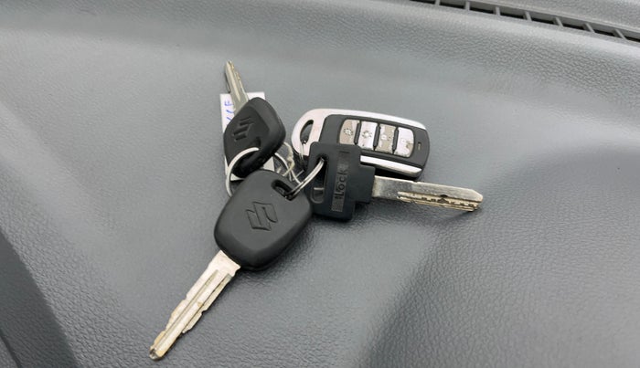 2016 Maruti Alto 800 LXI, Petrol, Manual, 32,379 km, Key Close Up