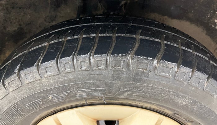 2016 Maruti Alto 800 LXI, Petrol, Manual, 32,379 km, Right Front Tyre Tread