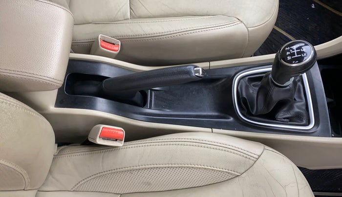 2018 Maruti Ciaz ALPHA 1.5 SHVS PETROL, Petrol, Manual, 28,137 km, Gear Lever