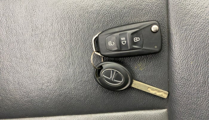 2021 Tata Tiago XZ PLUS DUAL TONE PETROL, Petrol, Manual, 53,967 km, Key Close Up