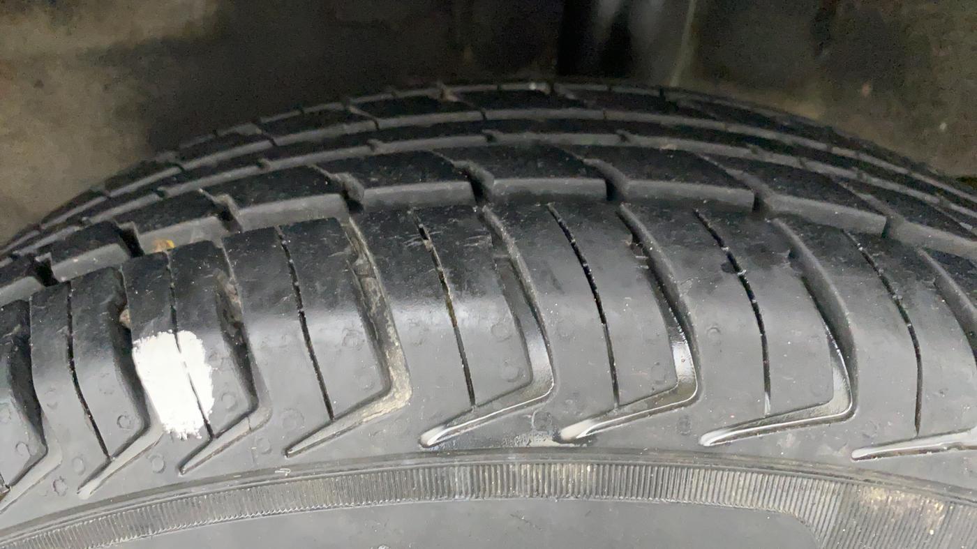2018 Renault Kwid RXT, Petrol, Manual, 15,598 km, Left Rear Tyre Tread