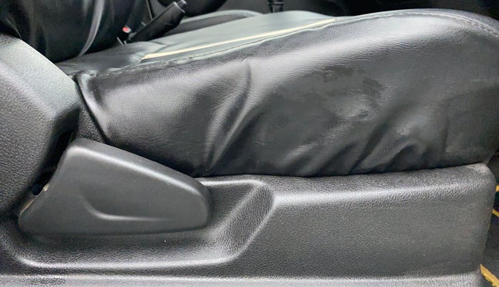 2018 Renault Kwid RXT, Petrol, Manual, 15,598 km, Driver Side Adjustment Panel
