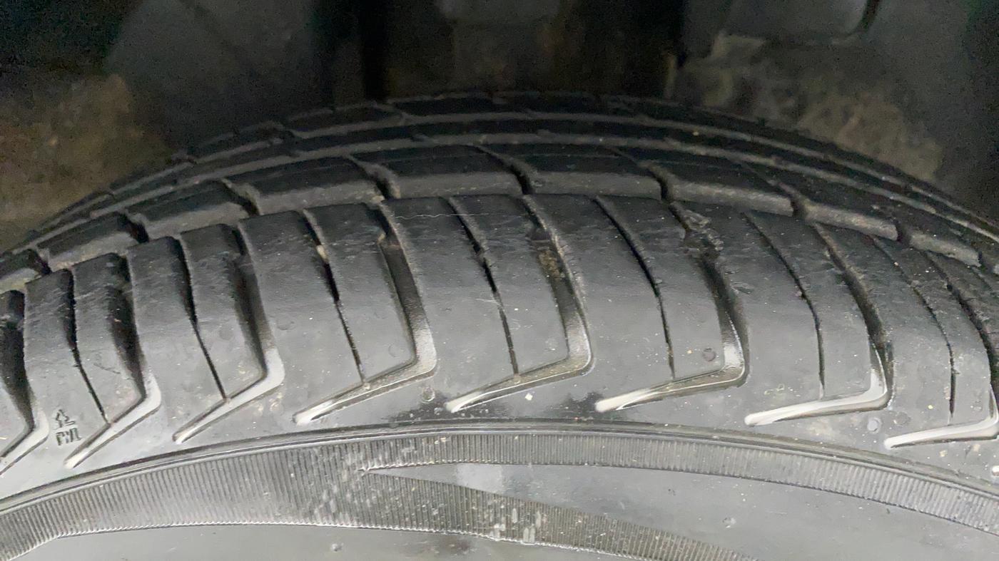 2018 Renault Kwid RXT, Petrol, Manual, 15,598 km, Right Front Tyre Tread