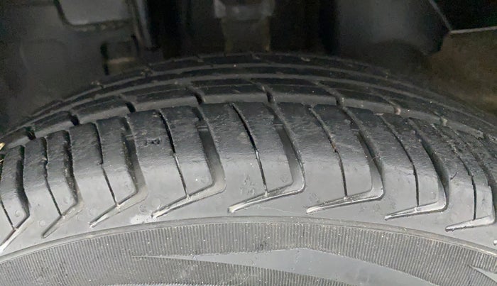 2018 Renault Kwid RXT, Petrol, Manual, 15,598 km, Left Front Tyre Tread