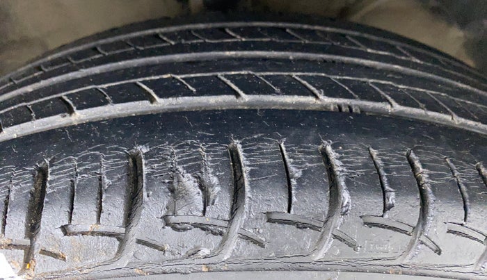 2016 Maruti Baleno DELTA PETROL 1.2, Petrol, Manual, 68,584 km, Right Front Tyre Tread
