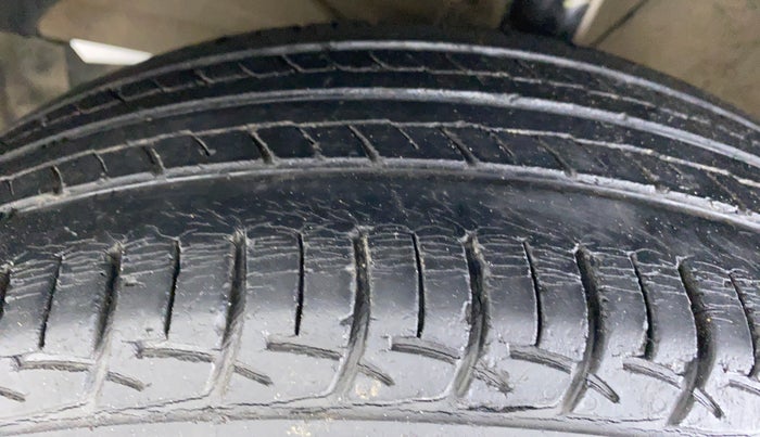 2016 Maruti Baleno DELTA PETROL 1.2, Petrol, Manual, 68,584 km, Left Front Tyre Tread