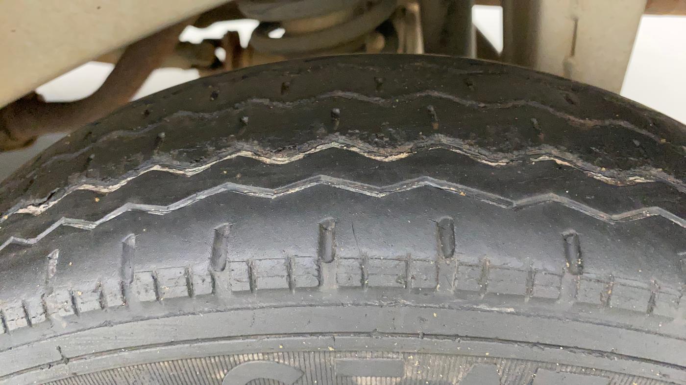 2015 Maruti Eeco 5 STR WITH A/C+HTR, Petrol, Manual, 46,499 km, Left Rear Tyre Tread