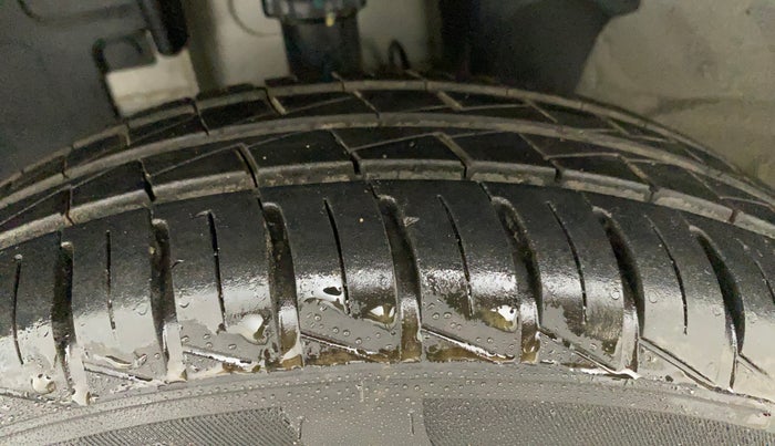 2022 Renault Kwid RXL 1.0, Petrol, Manual, 2,894 km, Left Front Tyre Tread