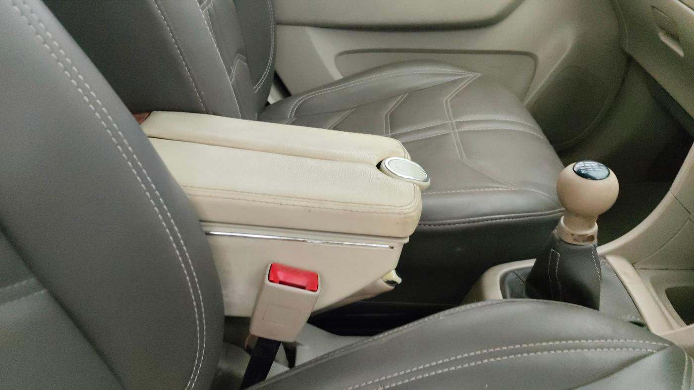 2013 Maruti Ertiga VXI, Petrol, Manual, 94,964 km, Gear Lever