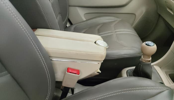 2013 Maruti Ertiga VXI, Petrol, Manual, 94,964 km, Gear Lever