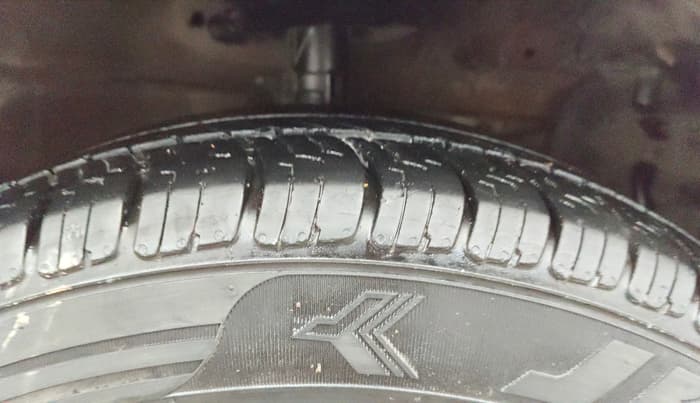 2013 Maruti Ertiga VXI, Petrol, Manual, 94,964 km, Right Front Tyre Tread