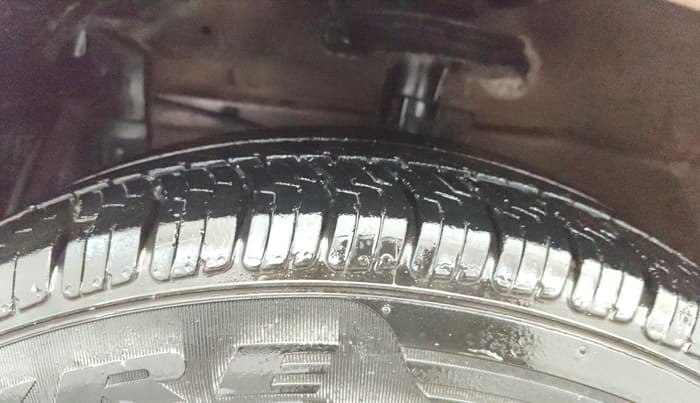 2013 Maruti Ertiga VXI, Petrol, Manual, 94,964 km, Left Front Tyre Tread