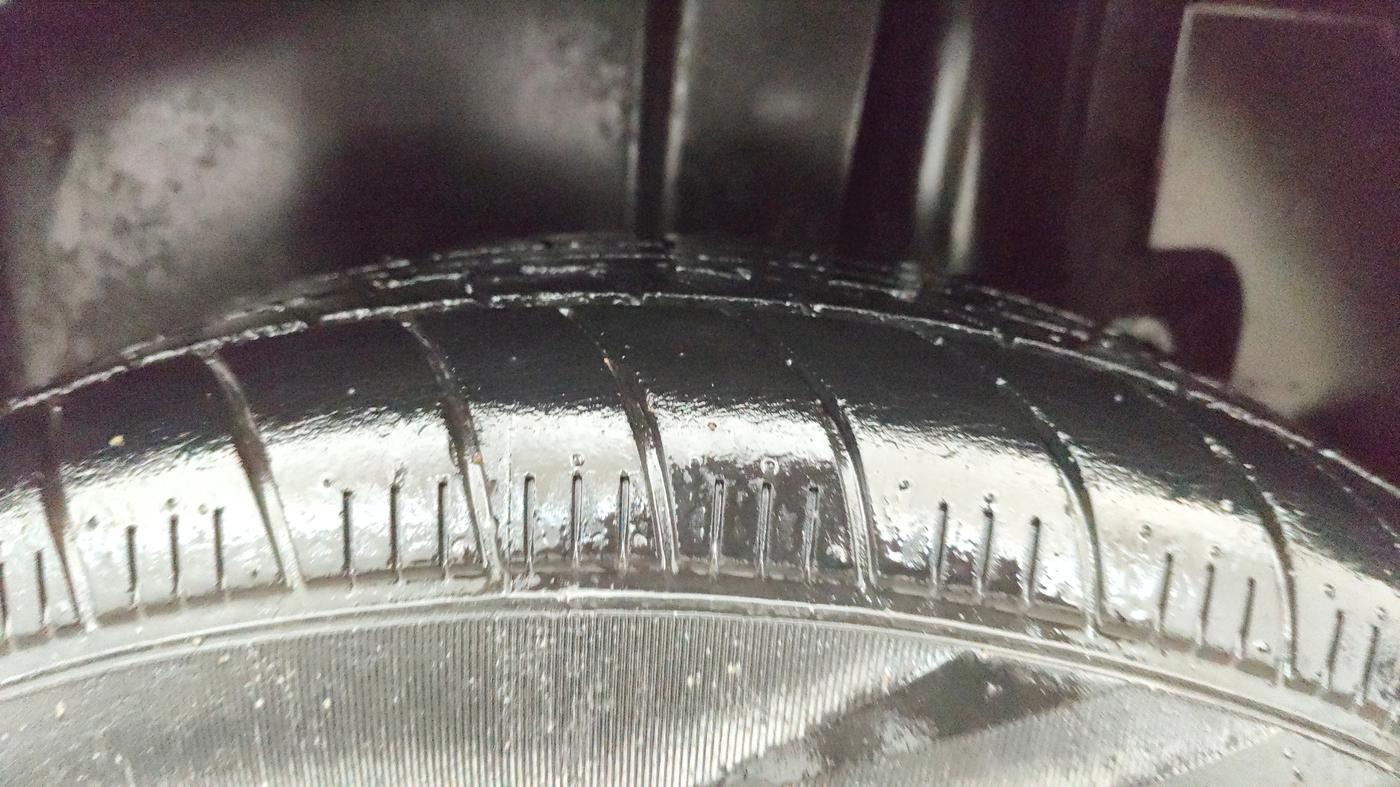 2013 Maruti Ertiga VXI, Petrol, Manual, 94,964 km, Left Rear Tyre Tread