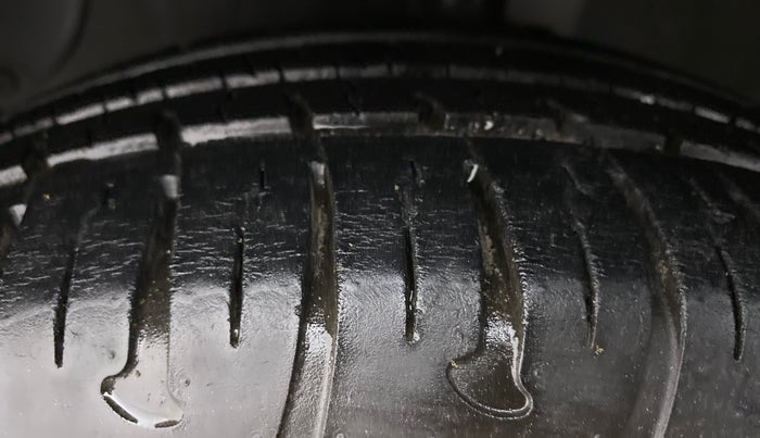 2017 Hyundai Xcent E+, Petrol, Manual, 19,634 km, Left Front Tyre Tread