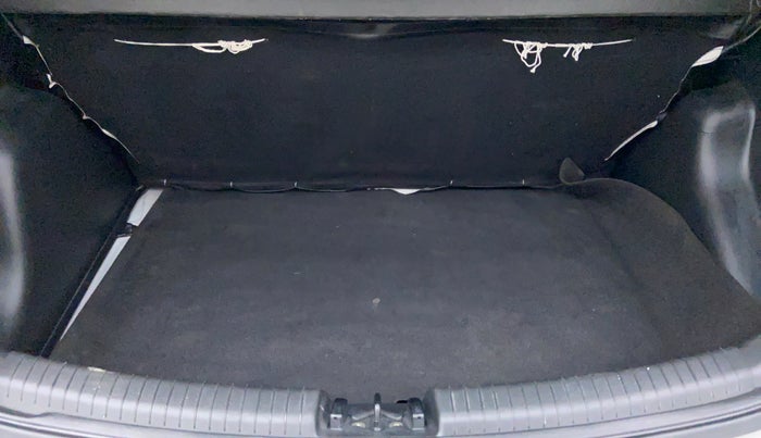 2018 Hyundai Grand i10 SPORTZ AT 1.2 KAPPA VTVT, Petrol, Automatic, 17,256 km, Boot Inside