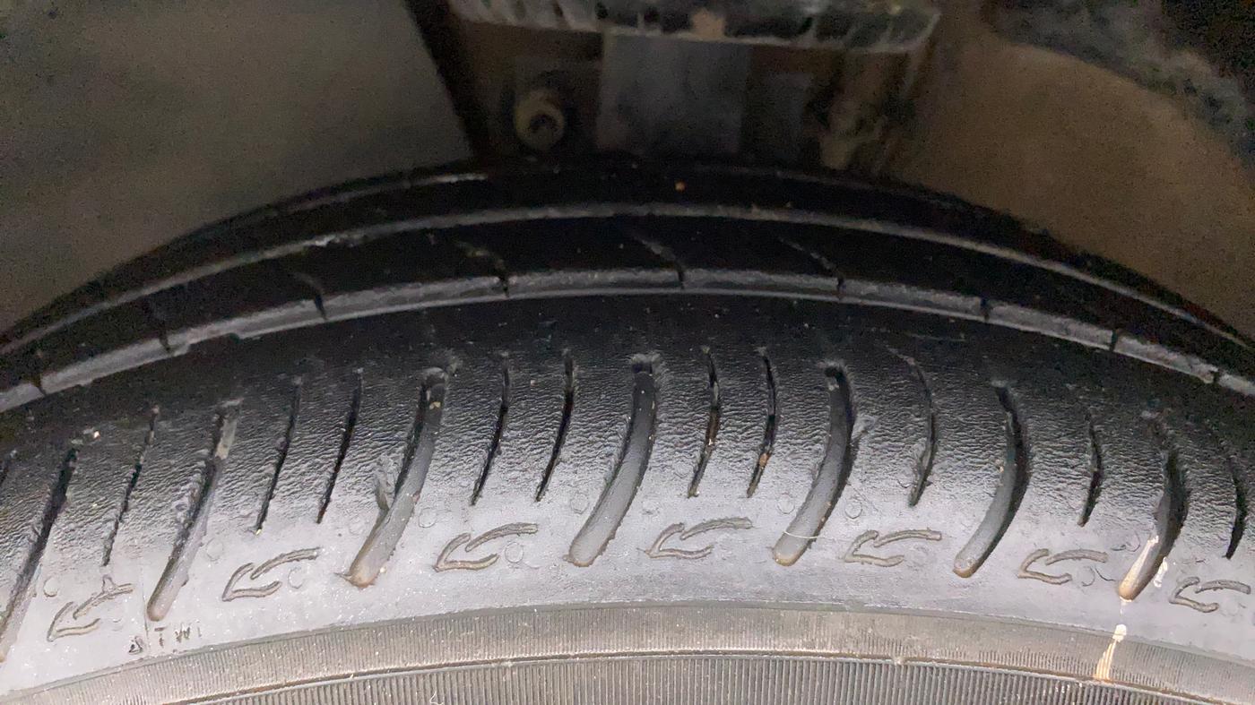2016 Volkswagen Ameo HIGHLINE1.2L, Petrol, Manual, 68,511 km, Left Front Tyre Tread
