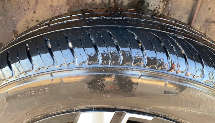 2023 Renault Kiger RXZ TURBO CVT DUAL TONE, CNG, Automatic, 19,444 km, Left Rear Tyre Tread