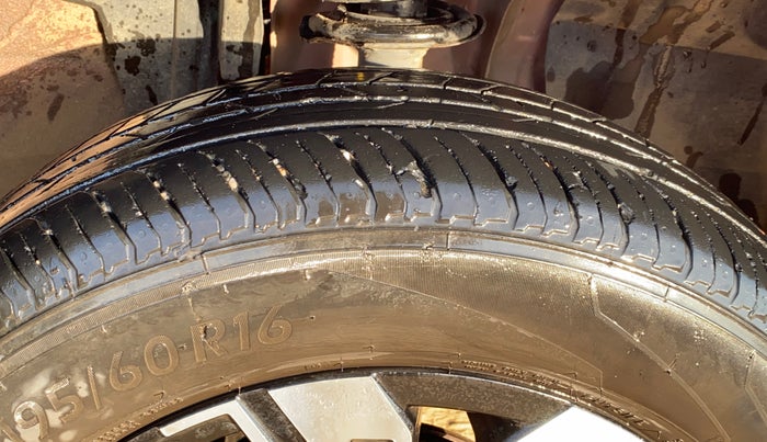 2023 Renault Kiger RXZ TURBO CVT DUAL TONE, CNG, Automatic, 19,444 km, Right Front Tyre Tread