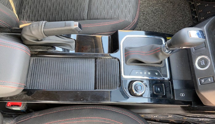 2023 Renault Kiger RXZ TURBO CVT DUAL TONE, CNG, Automatic, 19,444 km, Gear Lever