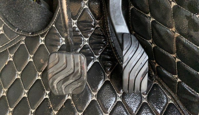 2023 Renault Kiger RXZ TURBO CVT DUAL TONE, CNG, Automatic, 19,444 km, Pedals