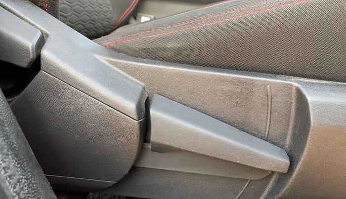 2023 Renault Kiger RXZ TURBO CVT DUAL TONE, CNG, Automatic, 19,444 km, Driver Side Adjustment Panel