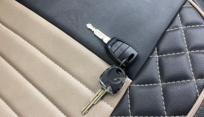 2016 Hyundai Grand i10 MAGNA AT 1.2 KAPPA VTVT, Petrol, Automatic, 80,179 km, Key Close Up