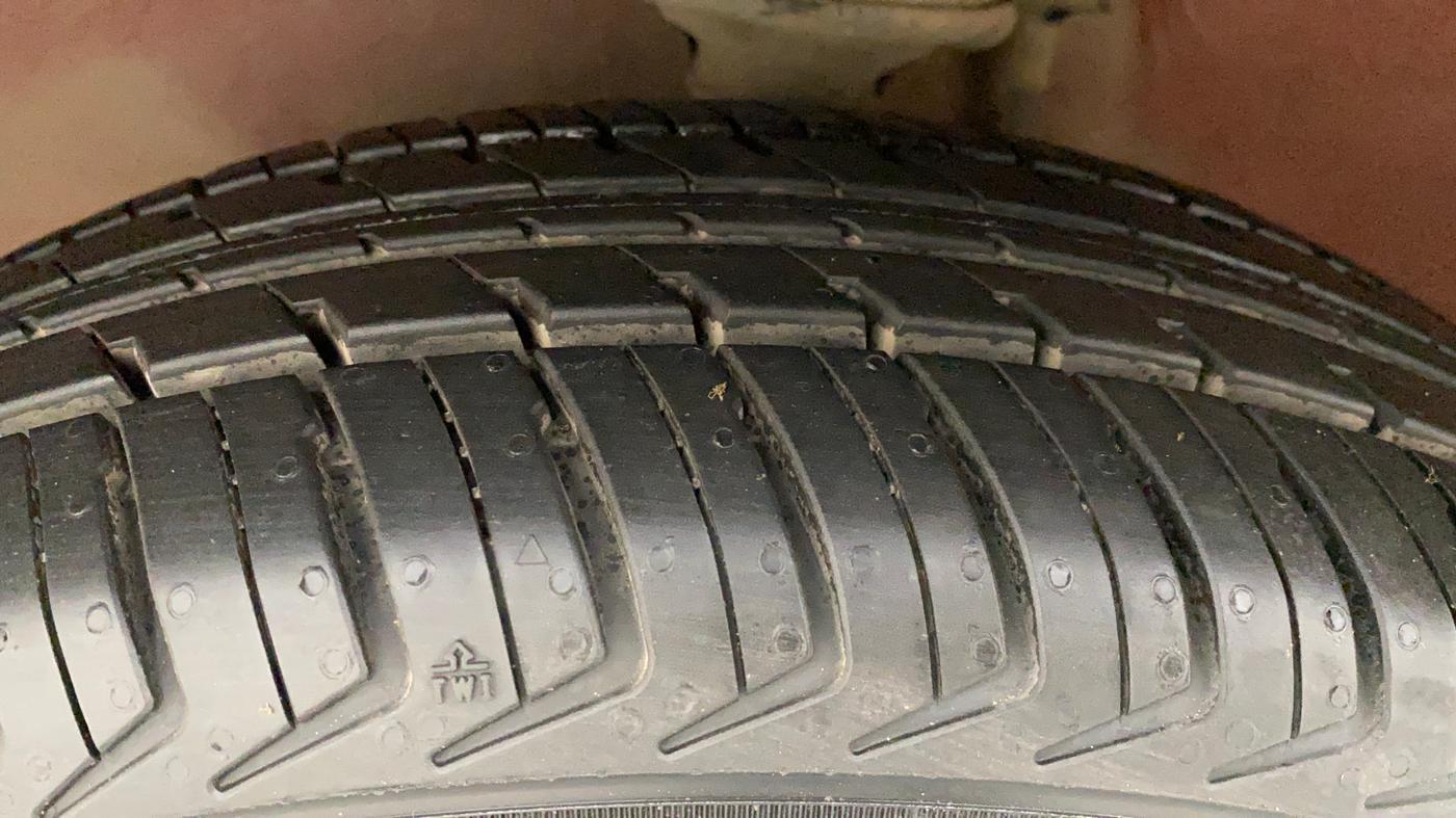 2011 Maruti Alto K10 LXI, Petrol, Manual, 73,434 km, Left Front Tyre Tread
