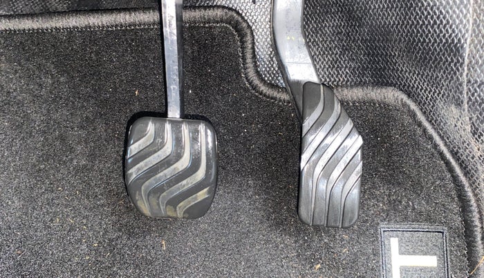 2021 Renault TRIBER RXZ AMT, Petrol, Automatic, 40,183 km, Pedals