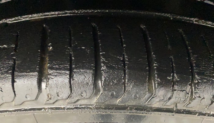 2021 Renault TRIBER RXZ AMT, Petrol, Automatic, 40,183 km, Right Front Tyre Tread