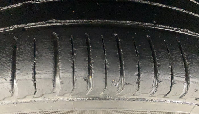 2021 Renault TRIBER RXZ AMT, Petrol, Automatic, 40,183 km, Right Rear Tyre Tread