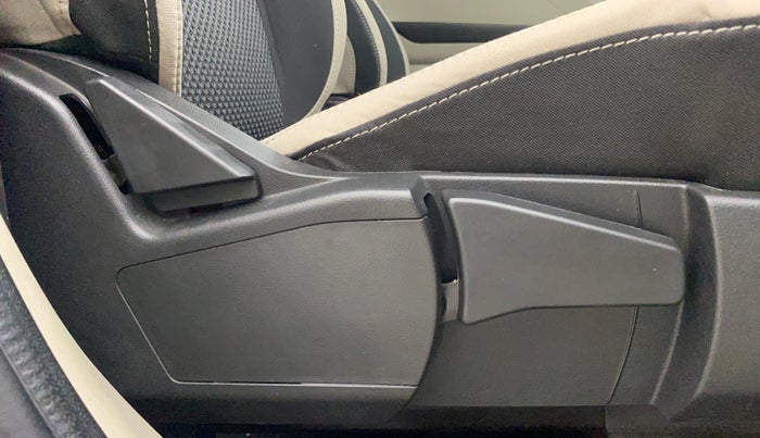 2021 Renault TRIBER RXZ AMT, Petrol, Automatic, 40,183 km, Driver Side Adjustment Panel