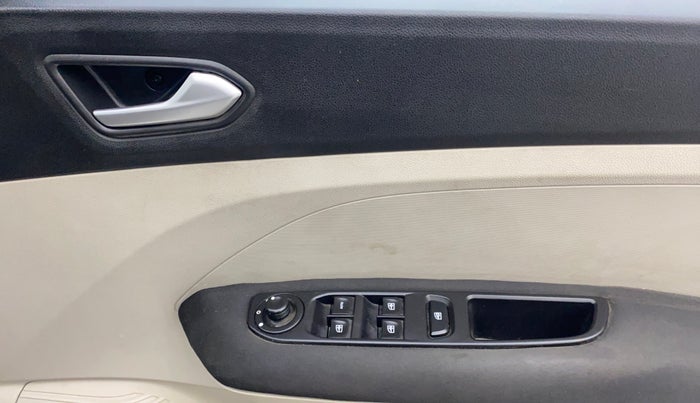 2021 Renault TRIBER RXZ AMT, Petrol, Automatic, 40,183 km, Driver Side Door Panels Control