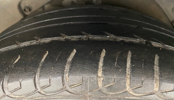 2015 Hyundai New Elantra SX 1.8 AT, Petrol, Automatic, 50,269 km, Right Rear Tyre Tread