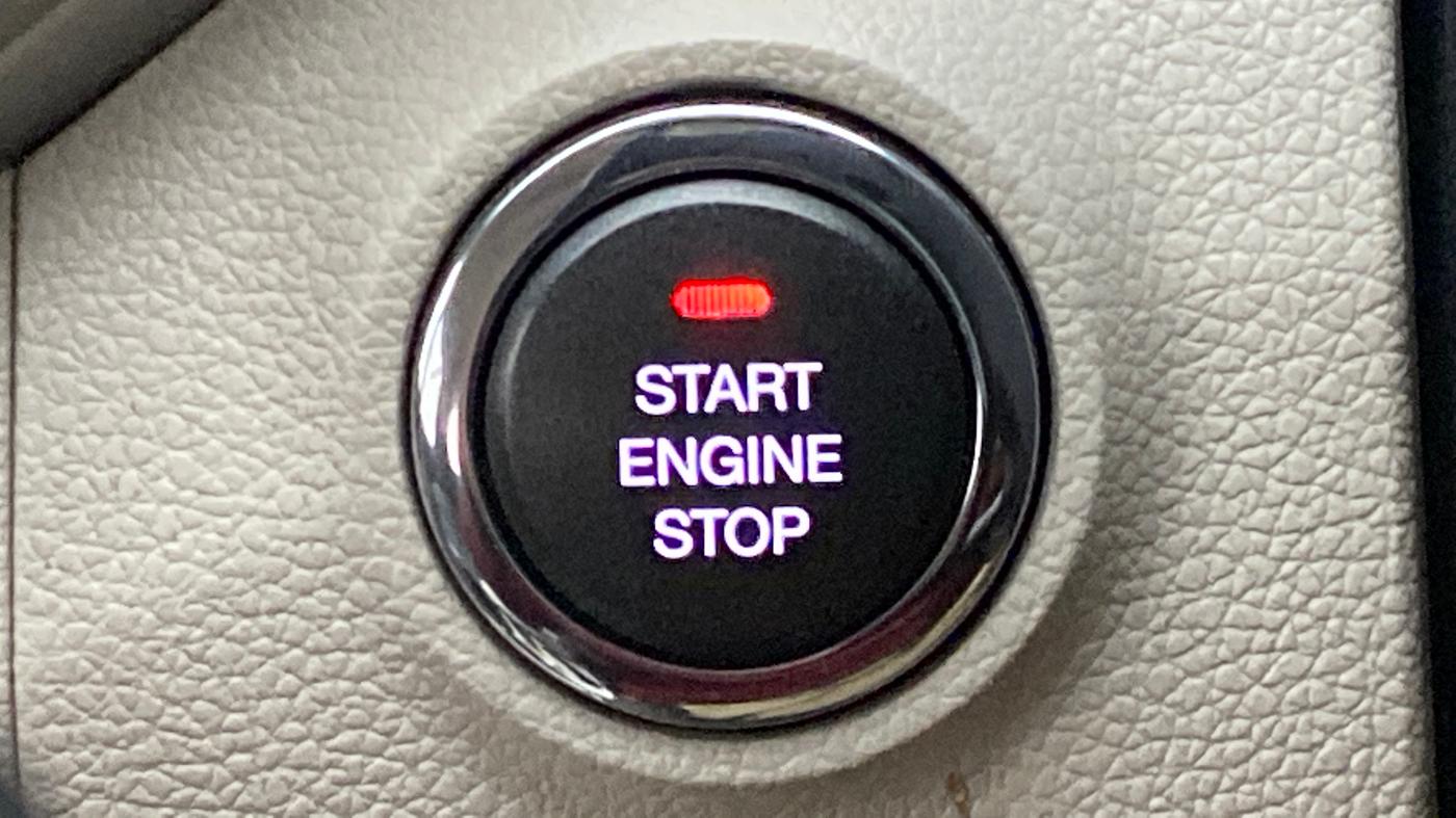 2019 Mahindra XUV300 W8 DIESEL MT, Diesel, Manual, 32,398 km, Keyless Start/ Stop Button