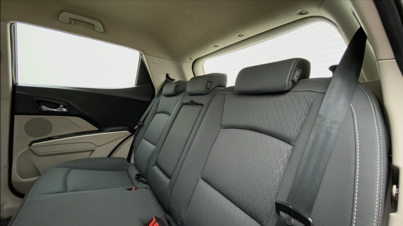 2019 Mahindra XUV300 W8 DIESEL MT, Diesel, Manual, 32,398 km, Right Side Rear Door Cabin