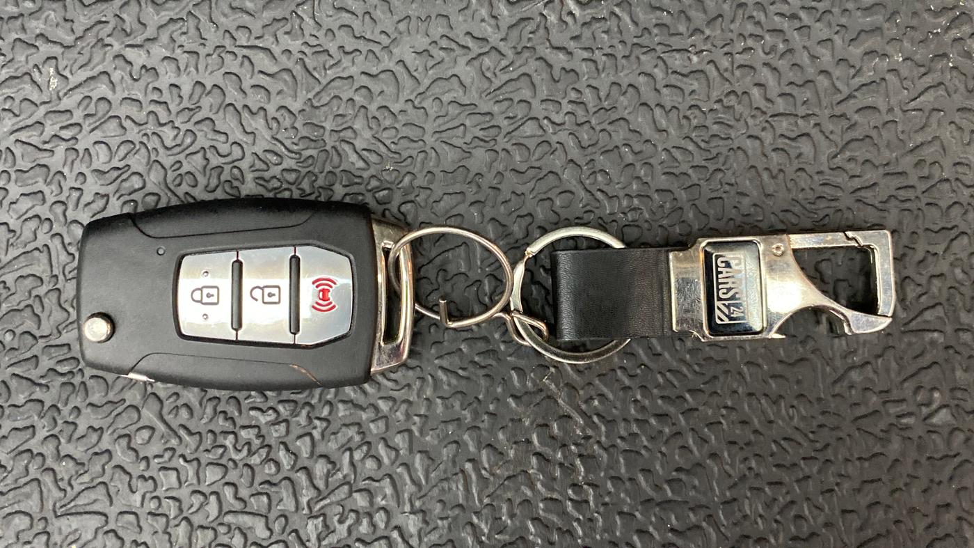 2019 Mahindra XUV300 W8 DIESEL MT, Diesel, Manual, 32,398 km, Key Close Up
