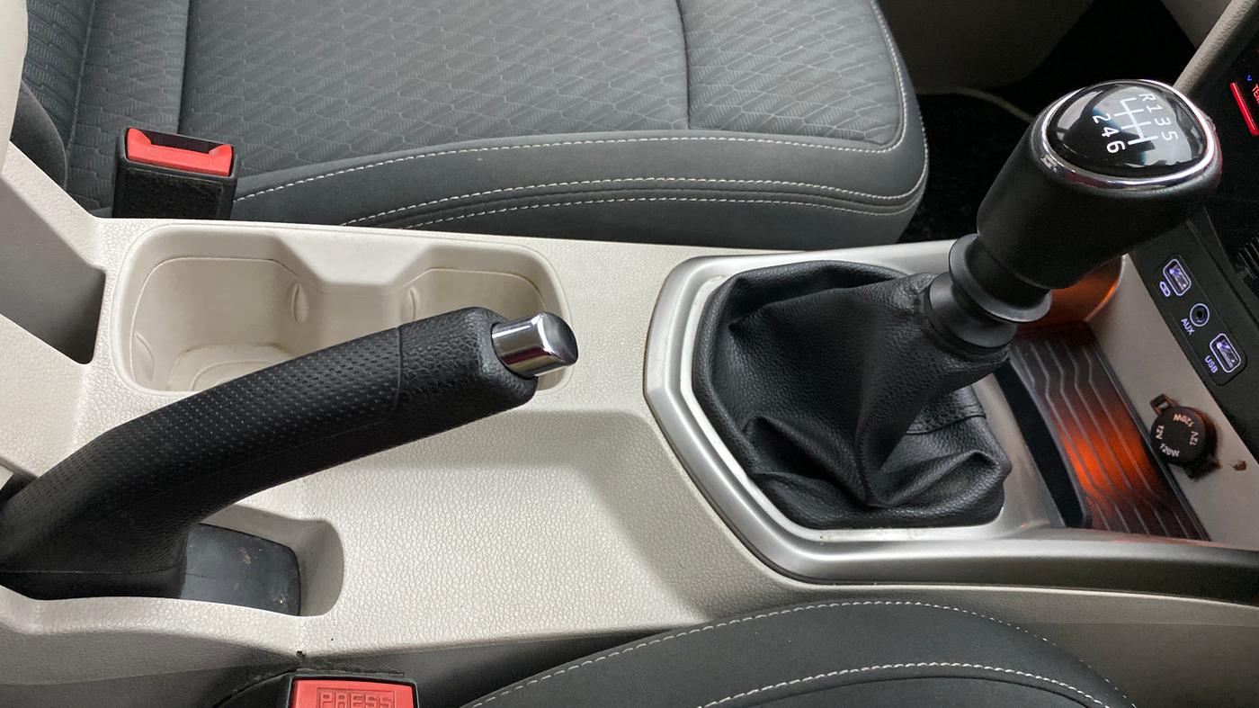 2019 Mahindra XUV300 W8 DIESEL MT, Diesel, Manual, 32,398 km, Gear Lever